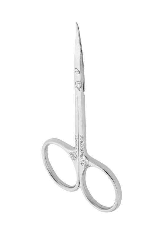 Ciseaux à cuticules Staleks SX-23/1M vue 3/4, gravure Magnolia et pointe crochet, finition miroir.