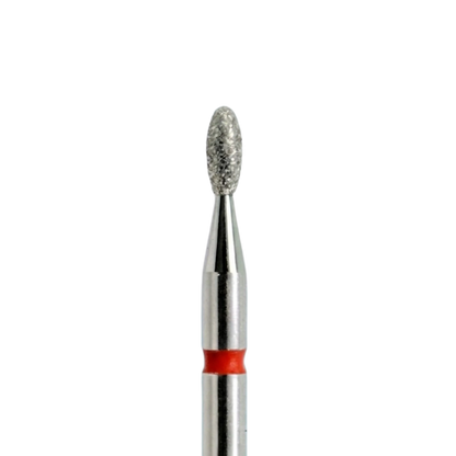 Gros plan de l’embout diamant Olive KMIZ 115430 à bague rouge pour manucure professionnelle.