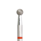 Embout de ponceuse diamanté forme boule Ø 3,1 mm, grain fin, avec bague rouge, pour un travail précis de l’ongle.