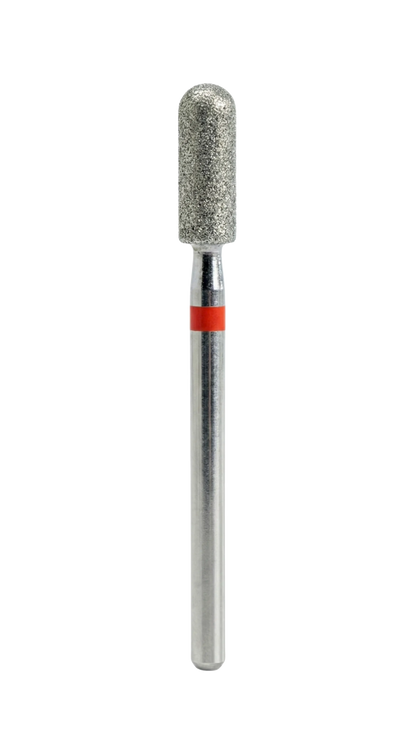 Gros plan de l’embout diamant cylindre avec bague rouge sur fond noir, pour un travail régulier et contrôlé.