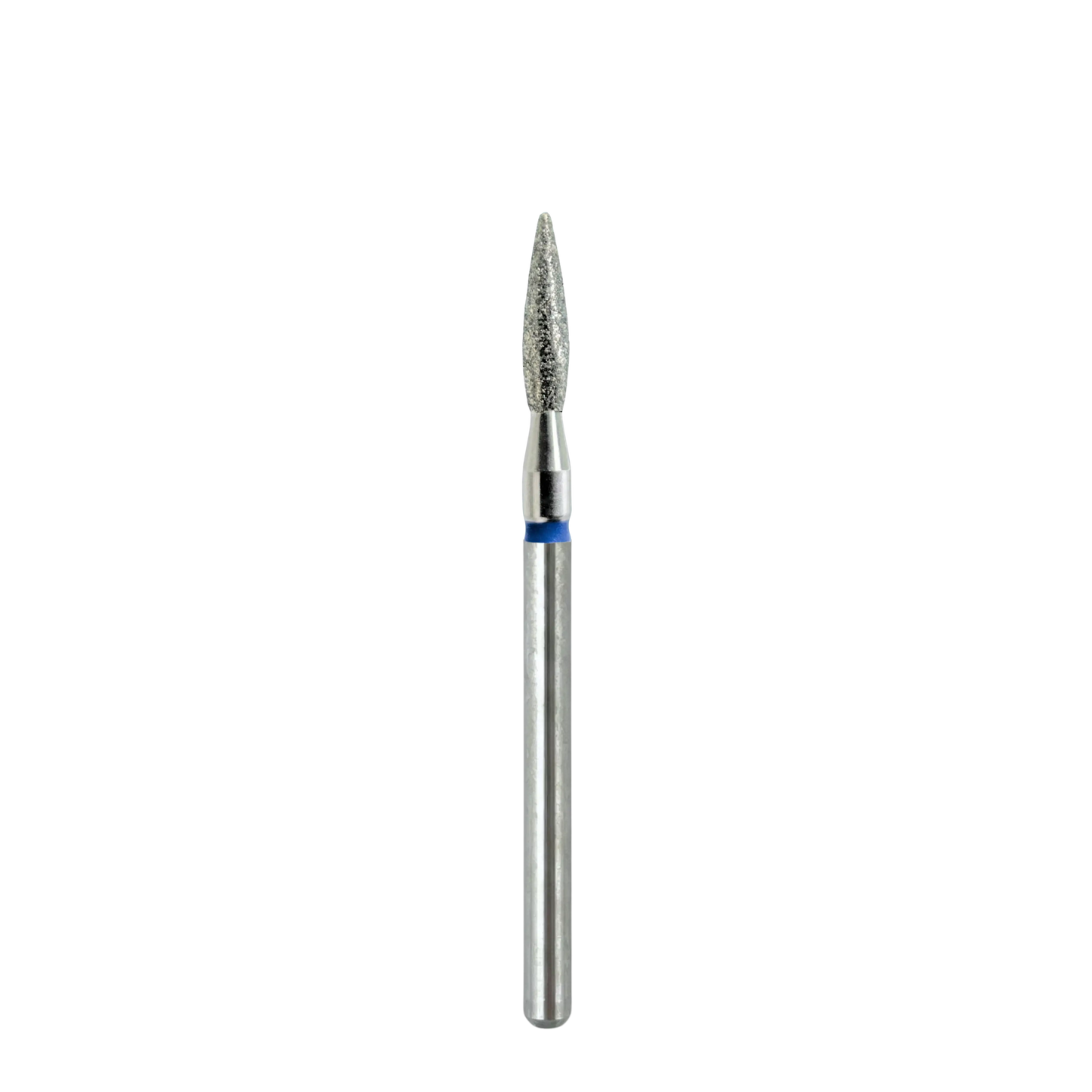 Vue complète et isolée d'un embout métallique pour ponceuse à ongles sur fond blanc, montrant toute la longueur de la tige lisse et la tête en forme de flamme diamantée ornée d'une bague bleue.