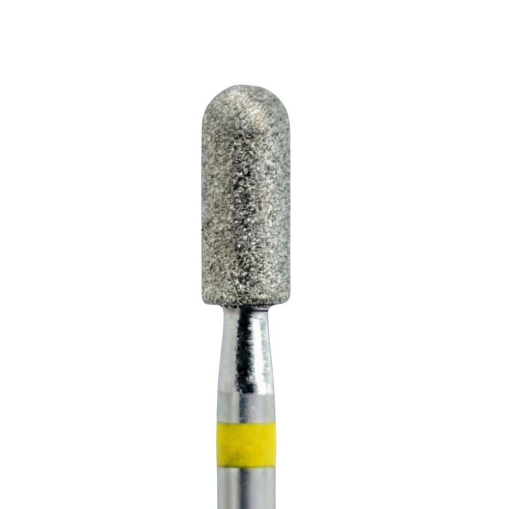 Embout diamant cylindrique avec bague jaune, idéal pour lisser et travailler la surface de l’ongle avec douceur.