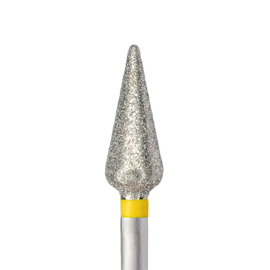 Gros plan de la partie active d'un embout de ponceuse à ongles en diamant. La tête abrasive est de forme conique ou "tulipe", de couleur argentée, avec une bague jaune à sa base indiquant un grain très fin.