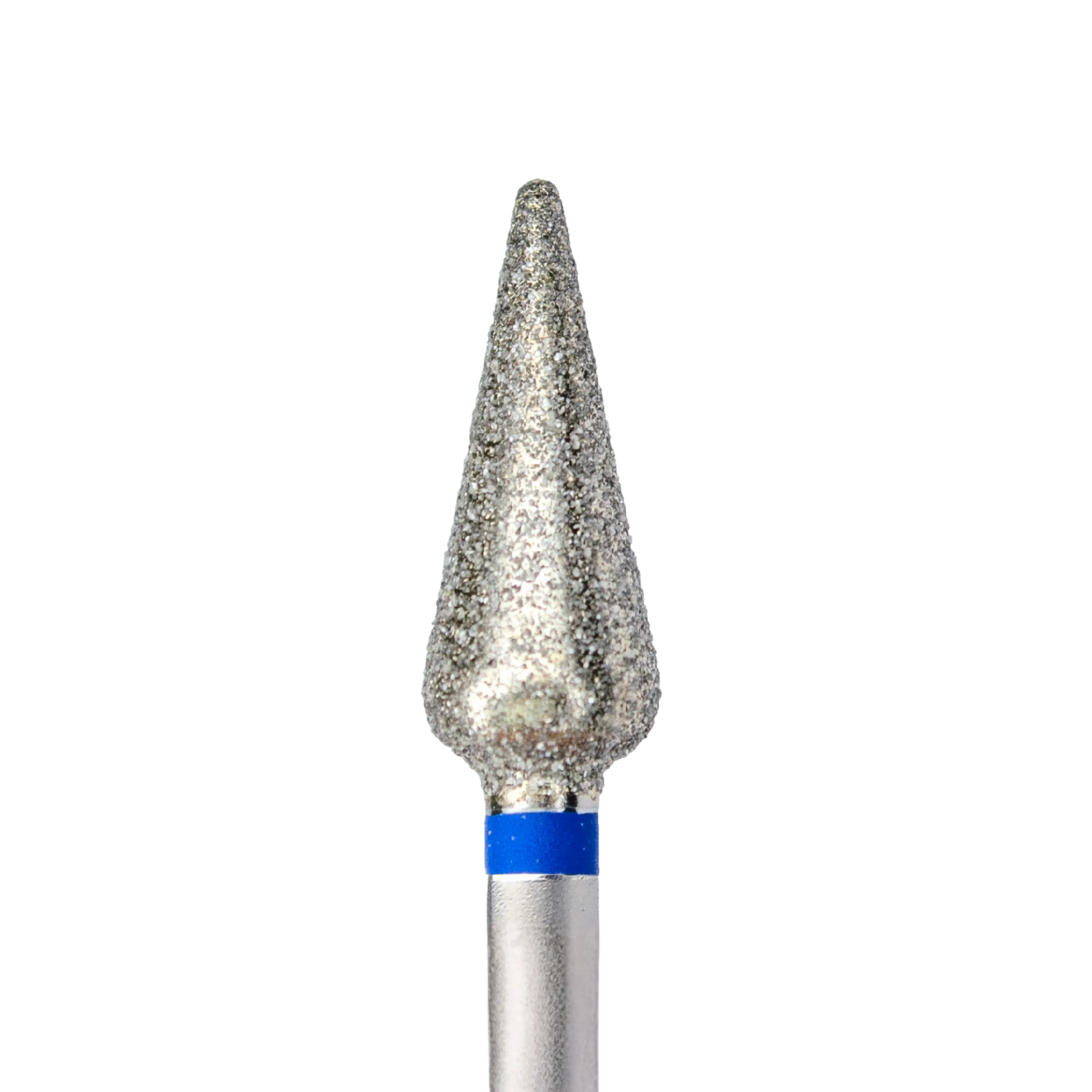 Gros plan sur la partie active d'un embout de ponceuse à ongles. Il s'agit d'un embout diamanté en forme de tulipe (base arrondie s'affinant vers la pointe). Une bague bleue est visible à sa base.