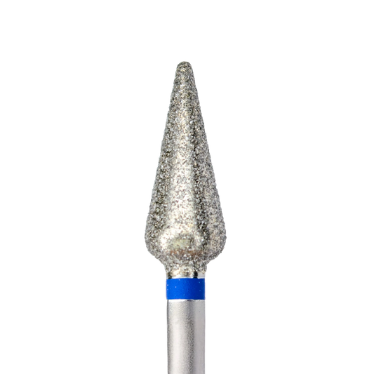 Gros plan sur la partie active d'un embout de ponceuse à ongles. Il s'agit d'un embout diamanté en forme de tulipe (base arrondie s'affinant vers la pointe). Une bague bleue est visible à sa base.
