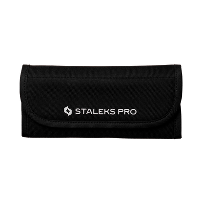 Pochette à outils Staleks Pro CS-14 fermée, vue de face, noire avec logo.