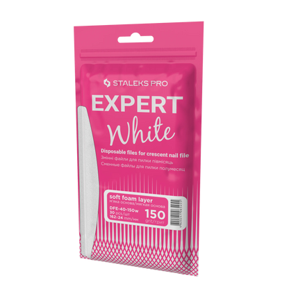 Vue inclinée du sachet Staleks Pro Expert White DFE-40-150W, recharges mousse grain 150.