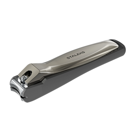 Coupe-ongles STALEKS Beauty & Care 20 en trois-quarts, lames courbées visibles.