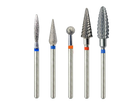 Kit complet de 5 embouts de ponceuse alignés, combinant embouts diamant et carbure pour la préparation, le nettoyage et le retrait de matière.