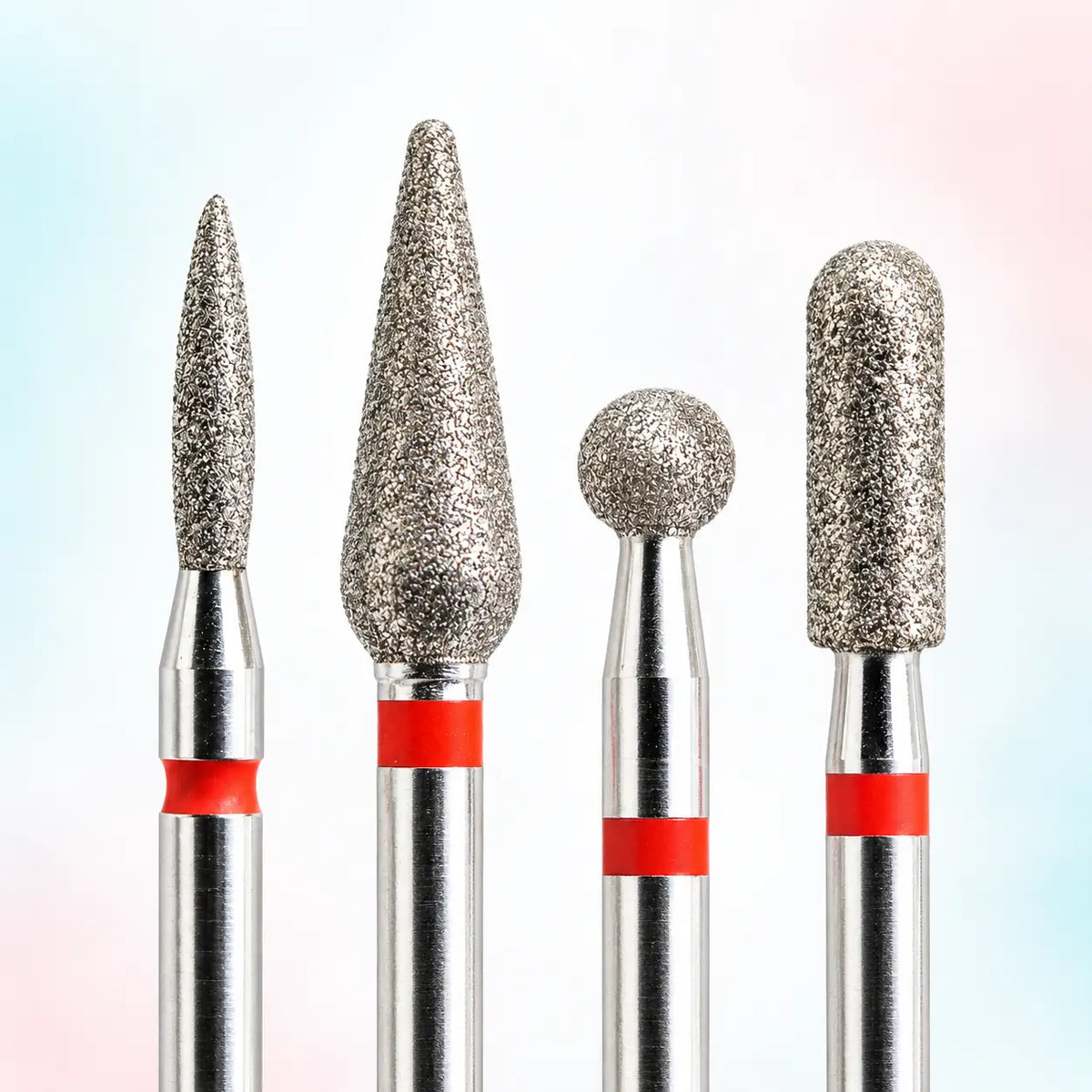 Kit débutant KMIZ de 4 embouts diamant pour ponceuse à ongles : flamme, tulipe, boule et tonneau à bague rouge.