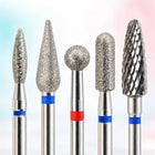 Kit intermédiaire KMIZ de 5 embouts pour ponceuse à ongles : 4 en diamant et 1 en carbure, avec bagues bleues et rouge.