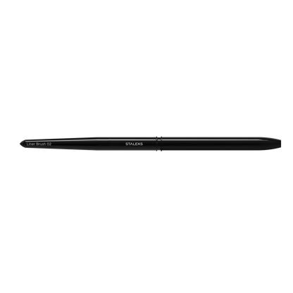 Pinceau liner STALEKS EXPERT 02 fermé avec son capuchon, vue latérale