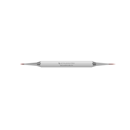 Pinceau liner double face Staleks Pro Exclusive 01/11 ouvert avec deux pointes fines pour nail art