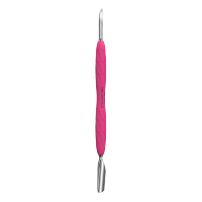 Repousse-cuticules STALEKS PRO PQ-10/6, vue de face, manche silicone rose, double embout pusher étroit et lame large.