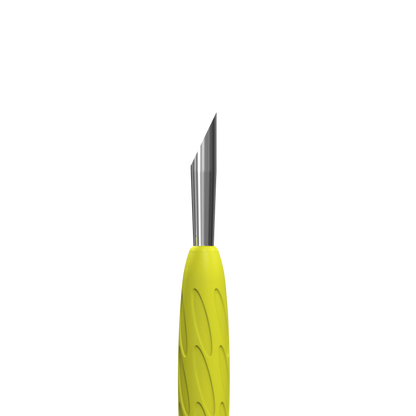 Gros plan sur le poussoir biseauté Staleks Pro UNIQ 11 Type 2 Gummy jaune pour repousser les cuticules adhérentes