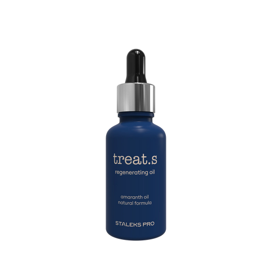 Flacon d’huile régénérante treat.s 30 ml de Staleks Pro, compte-gouttes, vue de face (bleu nuit).