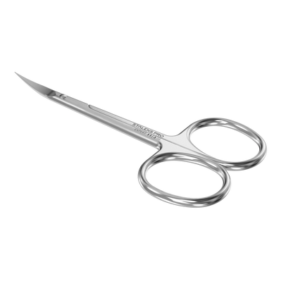 Ciseaux cuticules gaucher SE-11/3 en perspective, anneaux ergonomiques et branches droites.