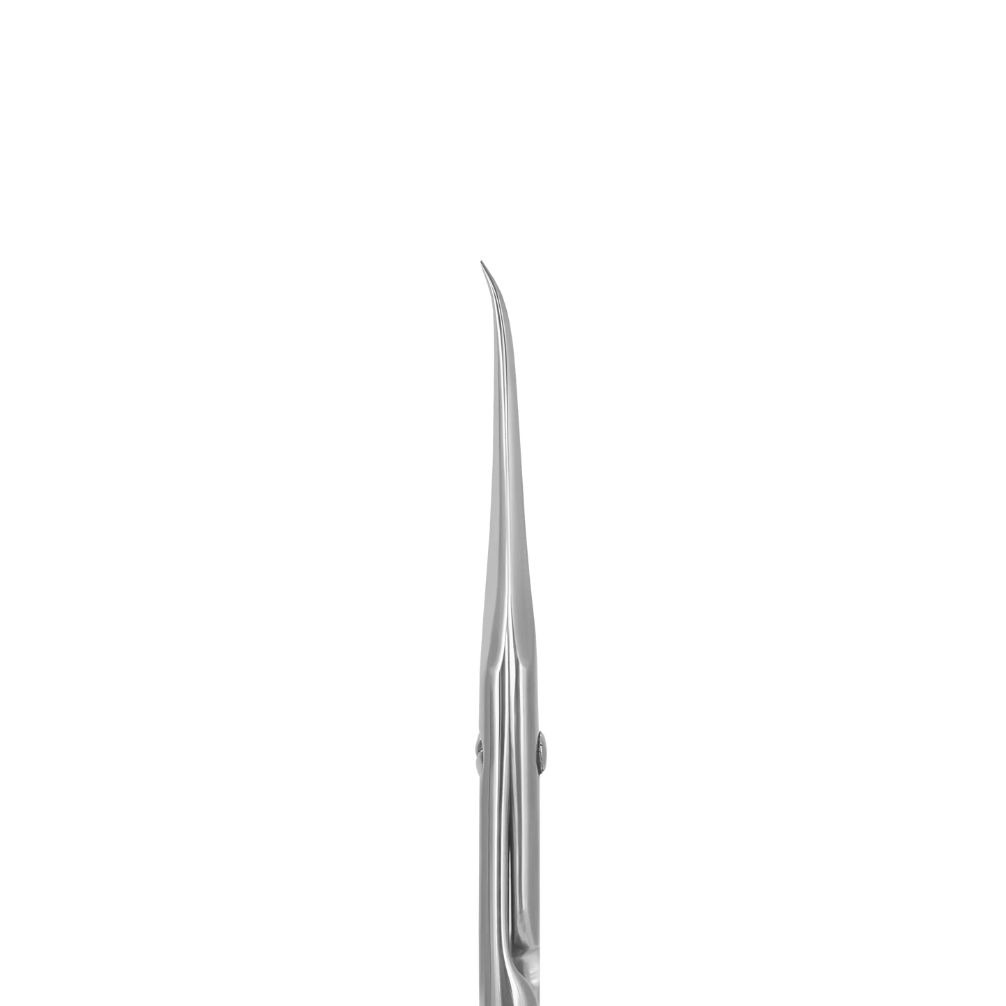 Gros plan sur les pointes des ciseaux SX-23/2M, affûtage précis pour coupe nette de la cuticule.