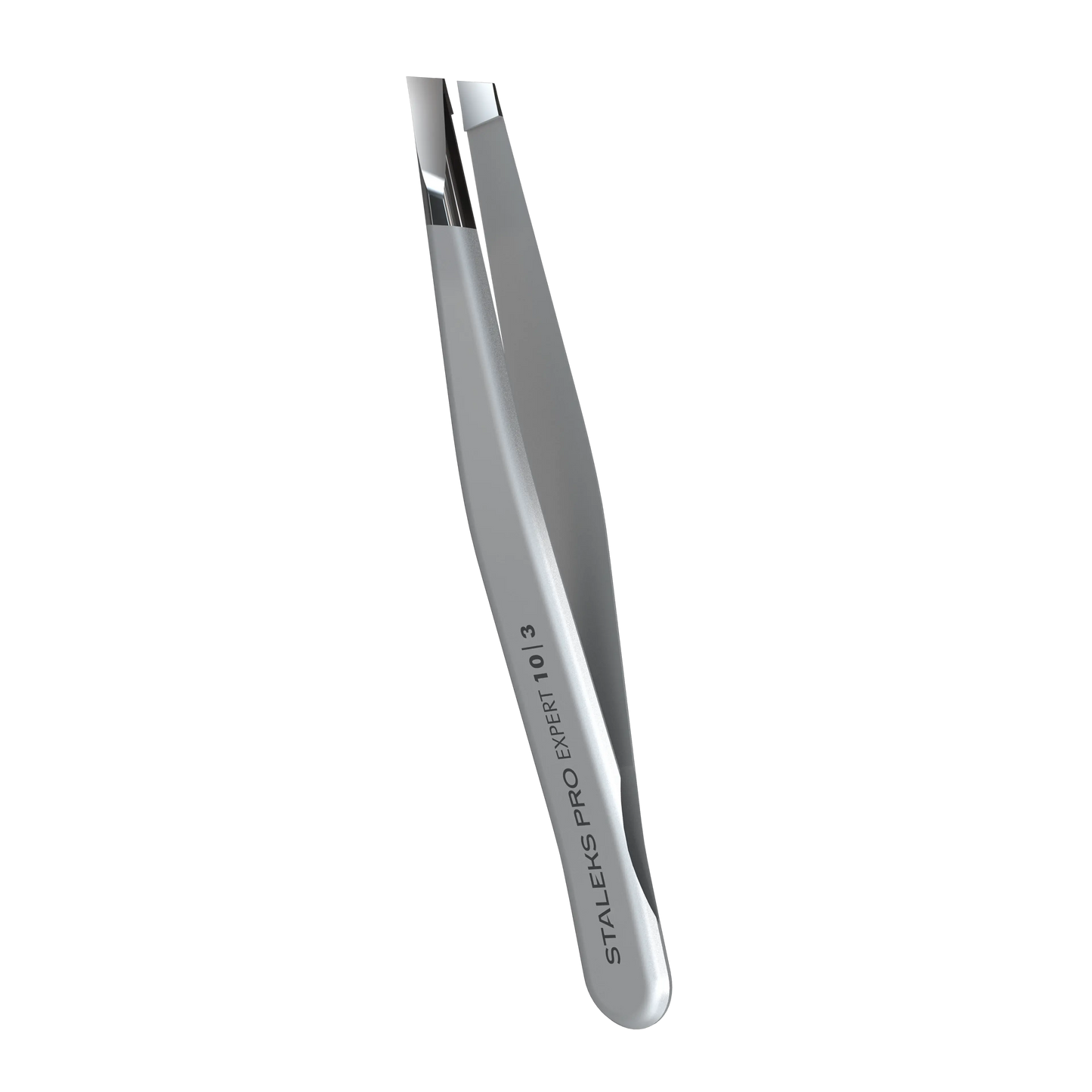 Vue oblique de la pince à épiler Staleks TE-10/3, montrant le profil incurvé et ergonomique.