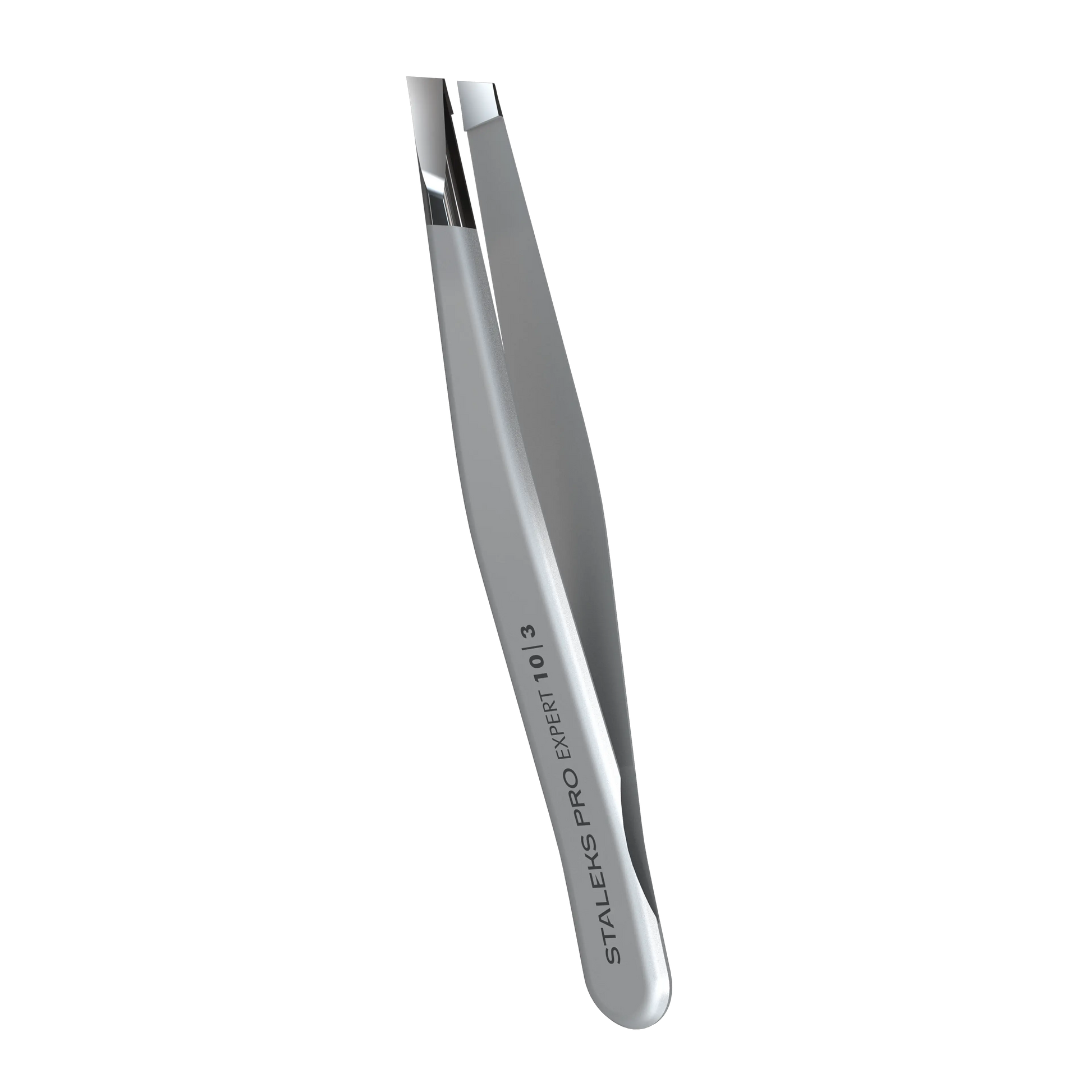 Vue oblique de la pince à épiler Staleks TE-10/3, montrant le profil incurvé et ergonomique.