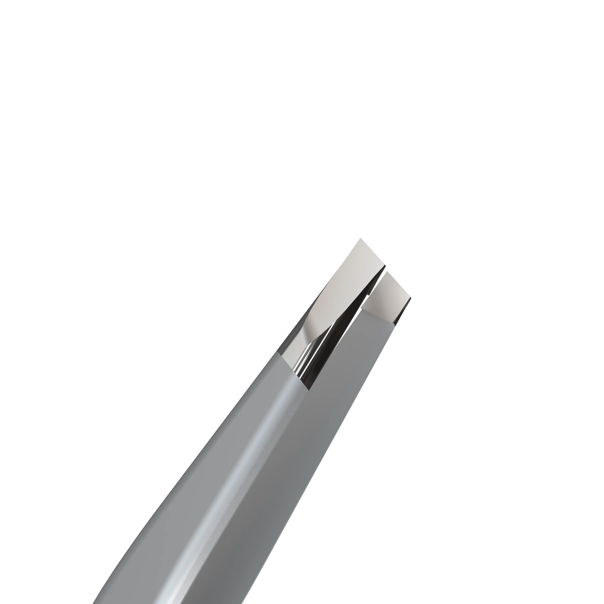 Détail rapproché de l’extrémité biseautée pour épilation précise des sourcils.