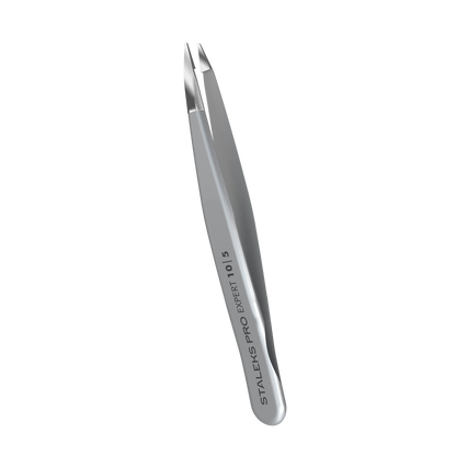 Vue oblique de la pince à épiler TE-10/5 mettant en valeur le profil ergonomique.