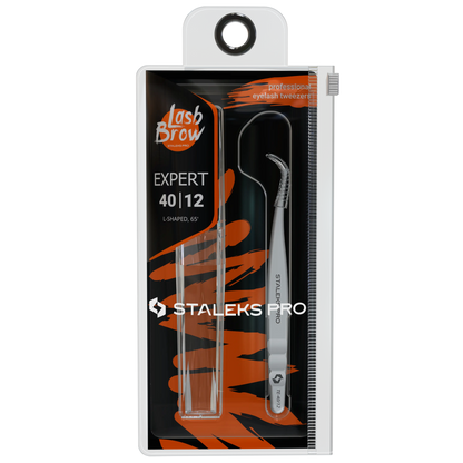 Packaging Staleks Pro Expert 40/12 affichant la pince 65° pour extensions de cils.