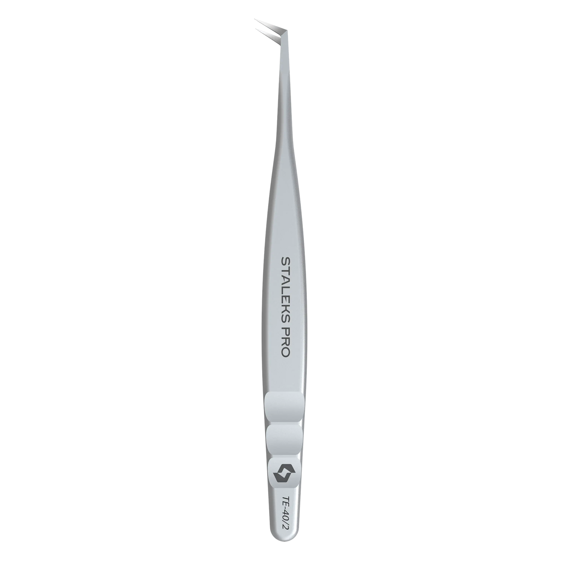 Pince extensions de cils Staleks Pro EXPERT 40/2, forme en L à 70°, vue de face avec trois rainures antidérapantes sur le manche.