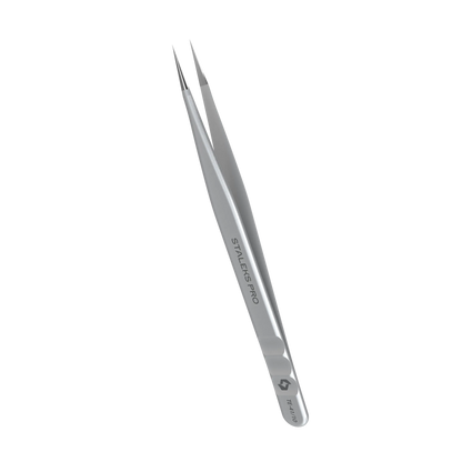 Pince cils Staleks TE-41/10 en vue oblique montrant la silhouette fine et la longueur.