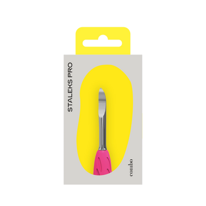 Boîte face avant de l’embout « nail cleaner » UNIQ Combo WPPQ-19 Staleks Pro, visuel produit sur fond jaune.