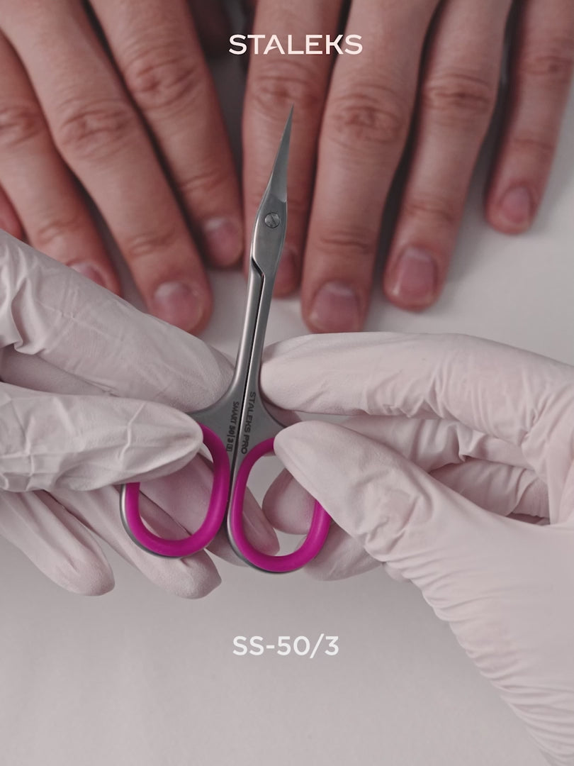 Présentation des ciseaux à cuticules professionnels STALEKS SMART 50 SS-50/3.